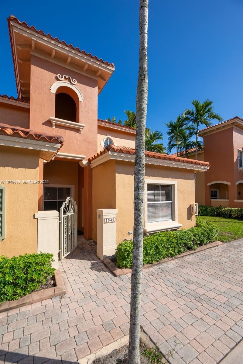 VILLAS AT HARBOR ISLES CO - Residential