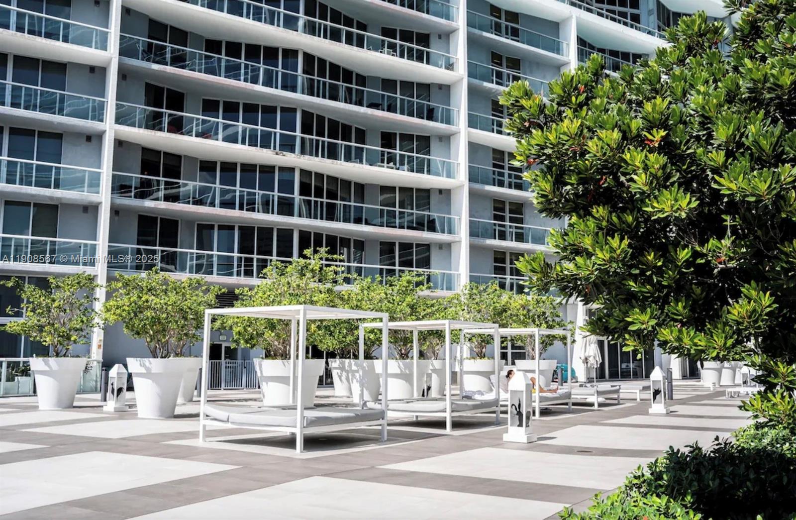 ICON BRICKELL CONDO NO 3 - Residential