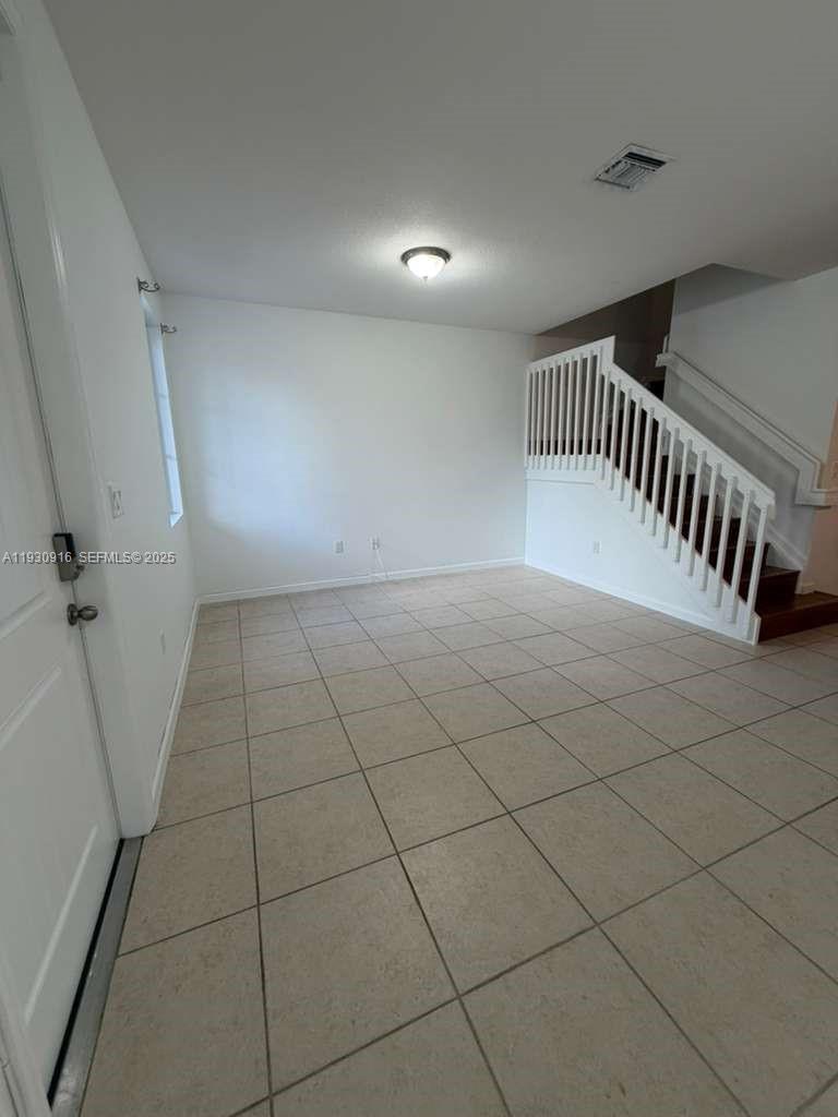 MANDARIN LAKES - Residential Lease