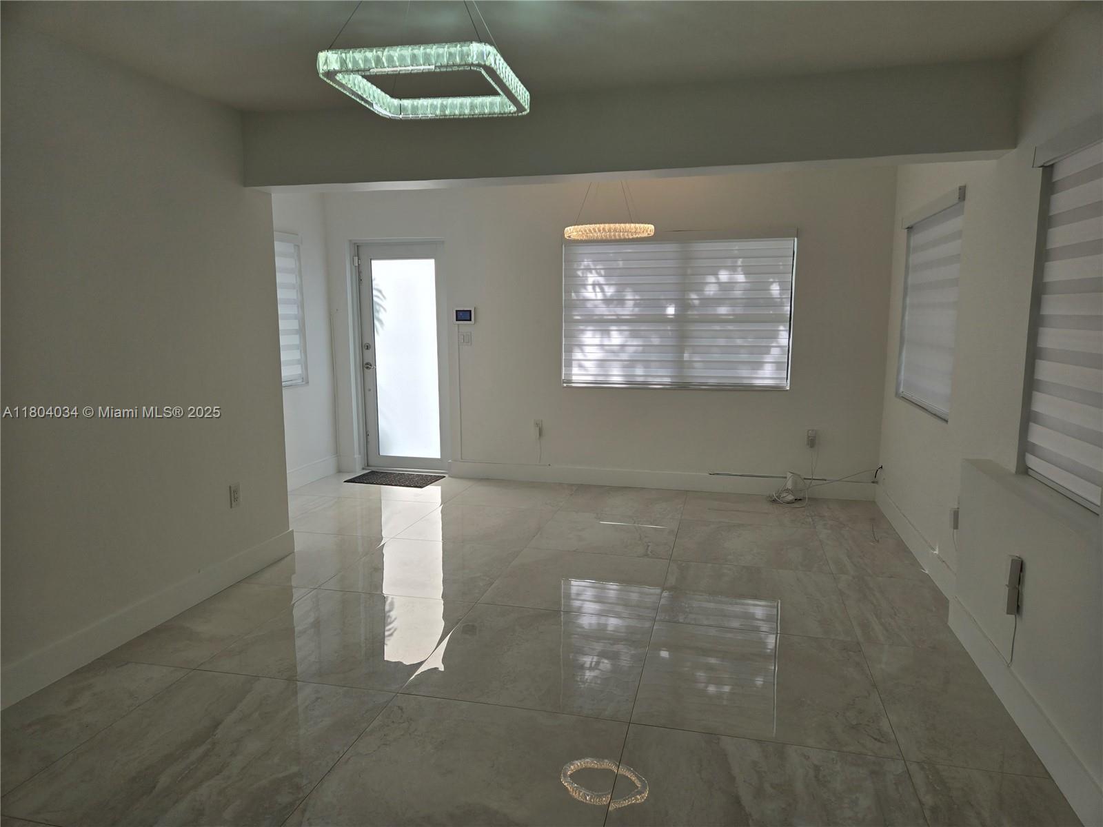 HOLLYWOOD LITTLE RANCHES - Residential Lease