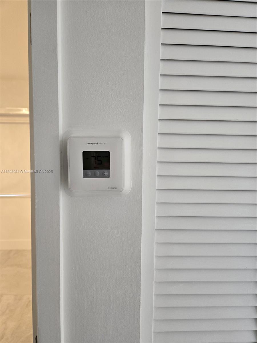 HOLLYWOOD LITTLE RANCHES - Residential Lease