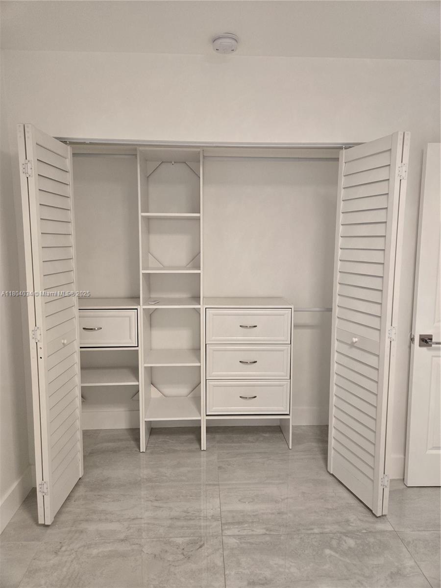 HOLLYWOOD LITTLE RANCHES - Residential Lease