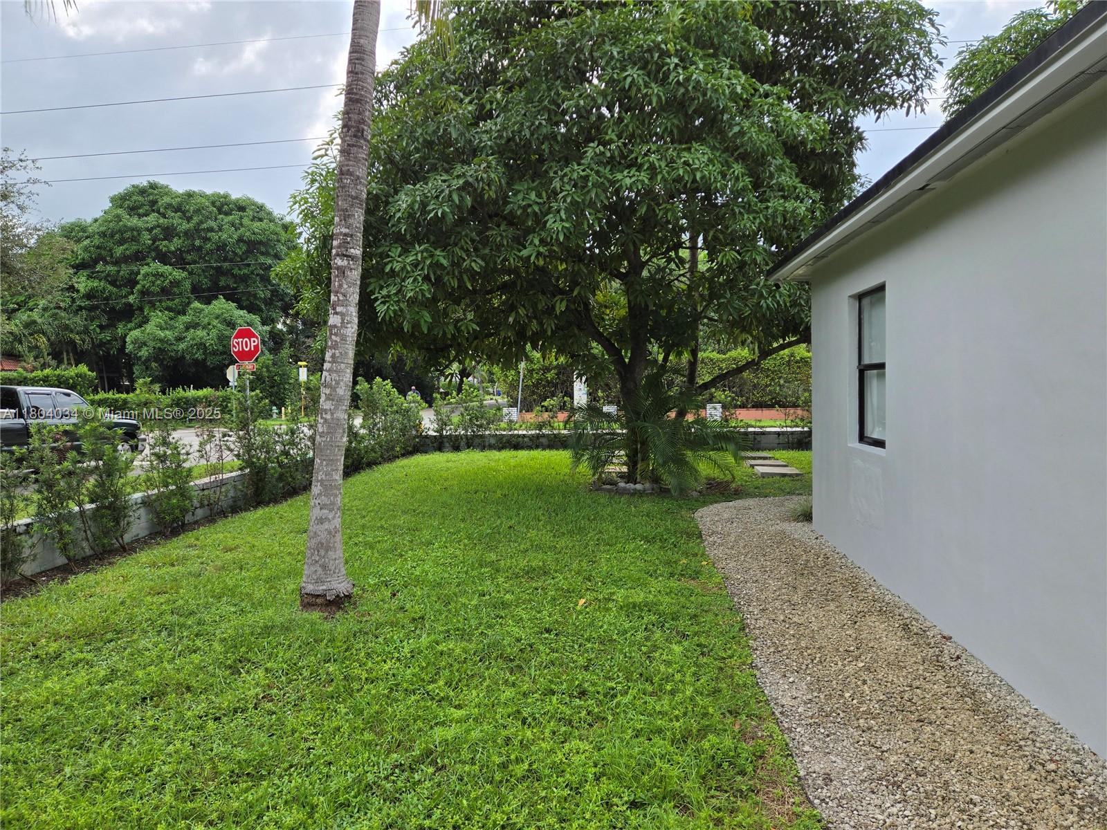 HOLLYWOOD LITTLE RANCHES - Residential Lease