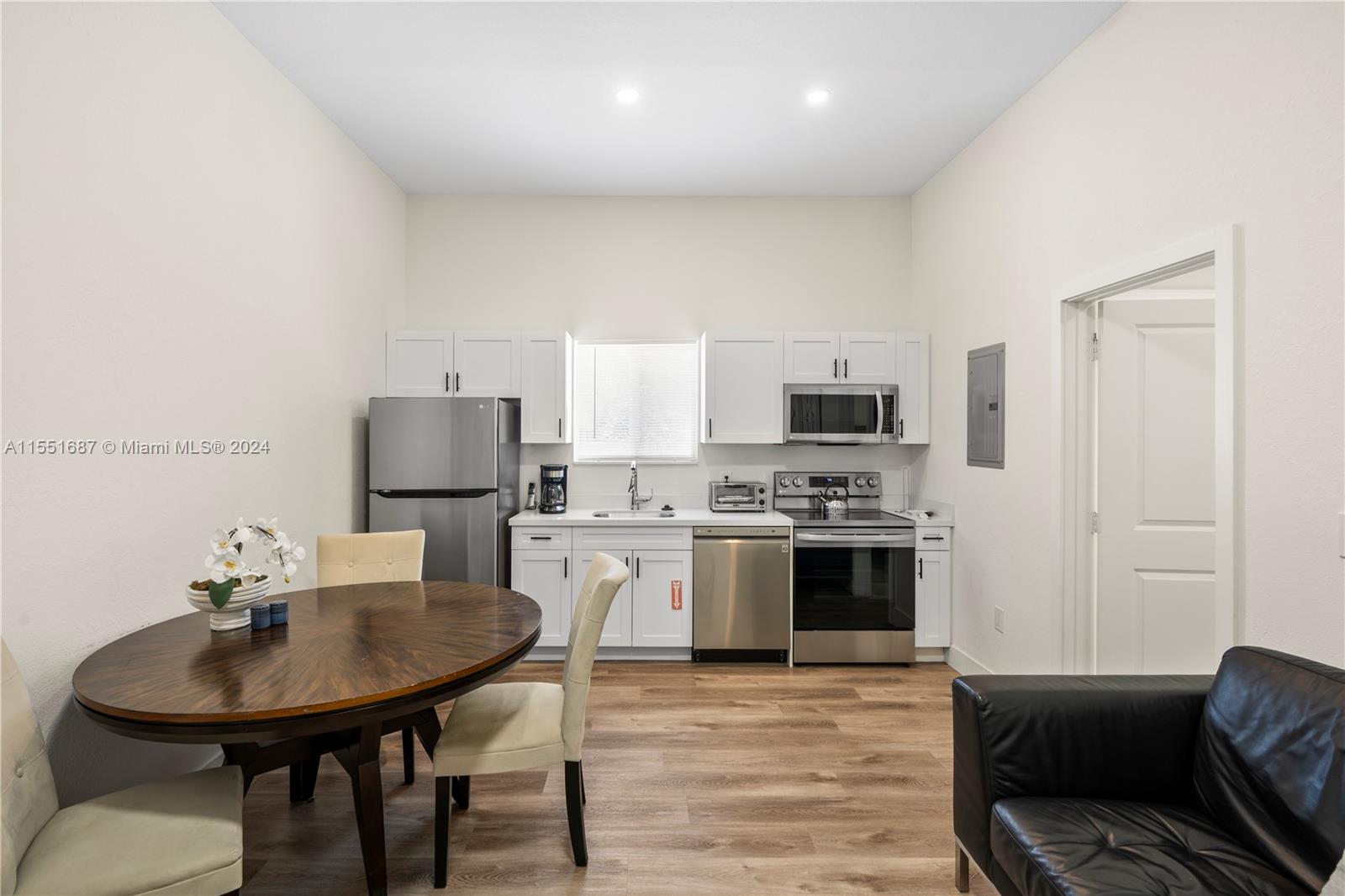 EVERGLADE LAND SALES CO - Residential Lease