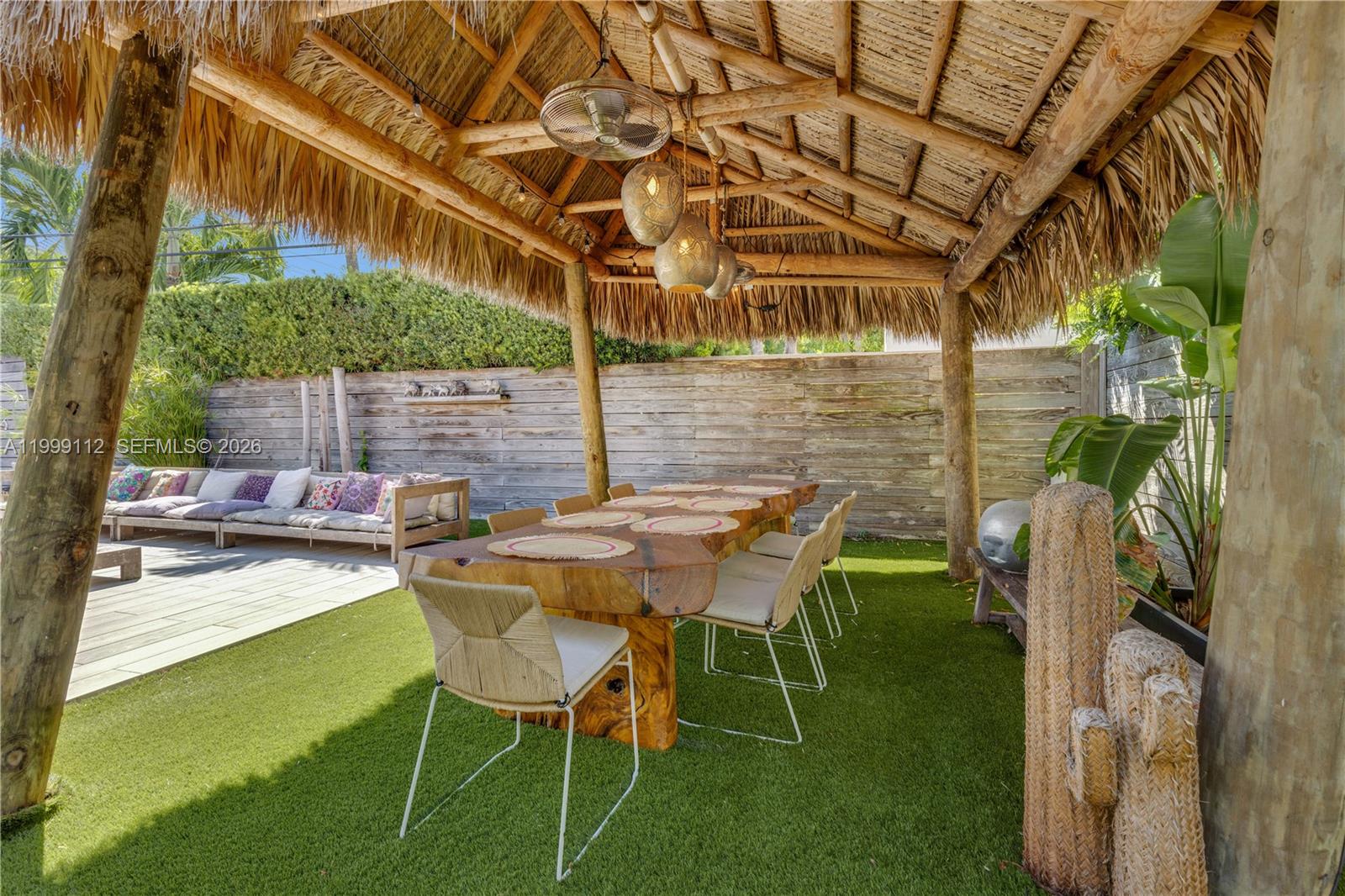 TROPICAL ISLE HOMES SUB 1 - Residential