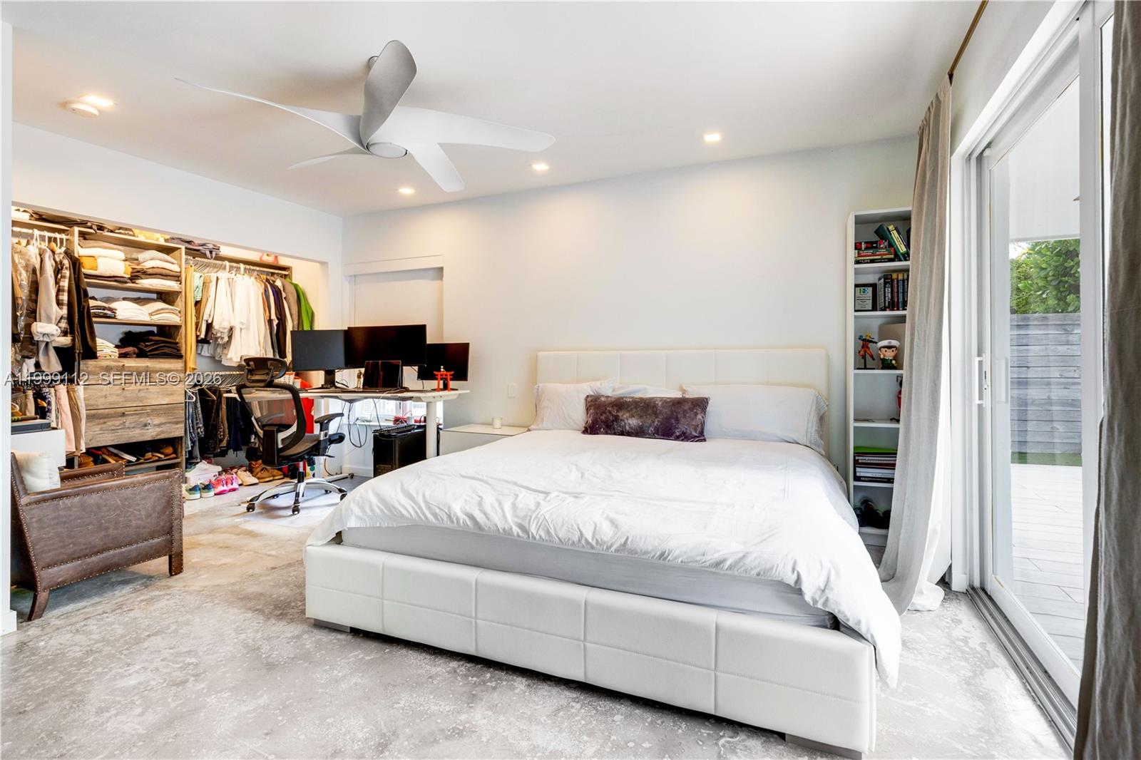 TROPICAL ISLE HOMES SUB 1 - Residential