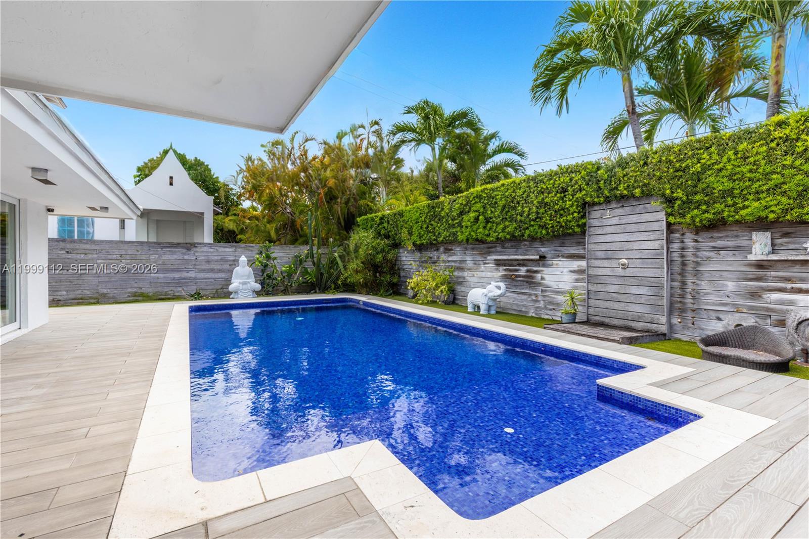 TROPICAL ISLE HOMES SUB 1 - Residential