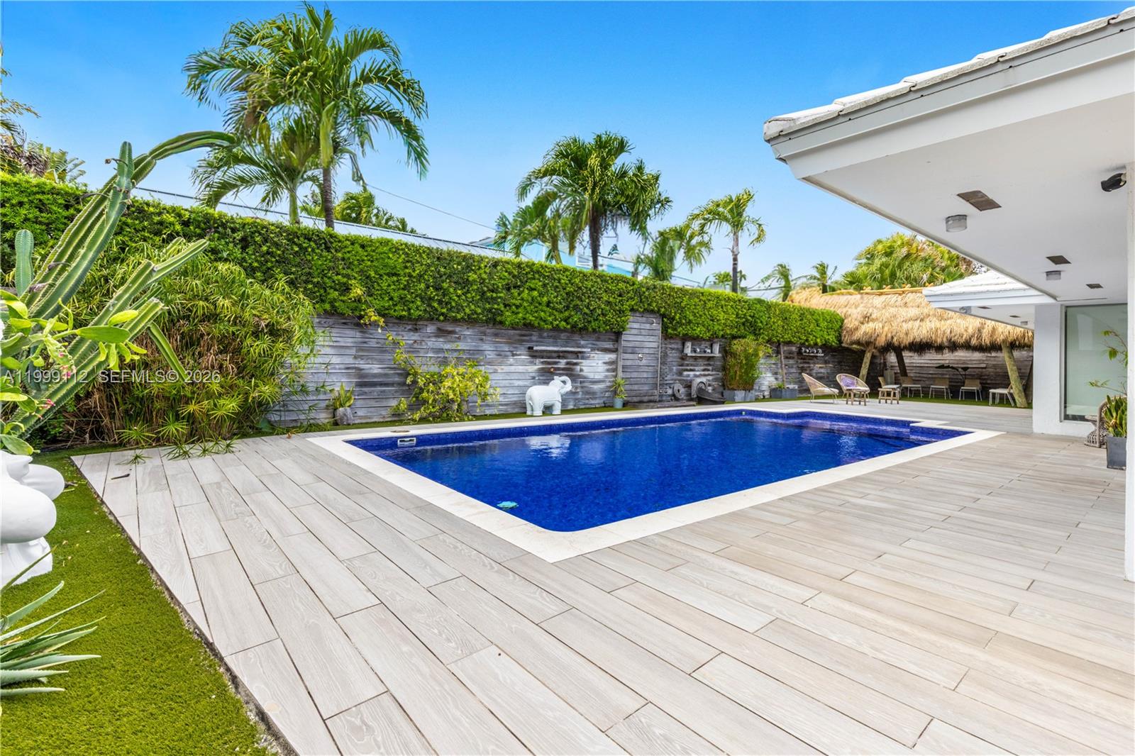 TROPICAL ISLE HOMES SUB 1 - Residential