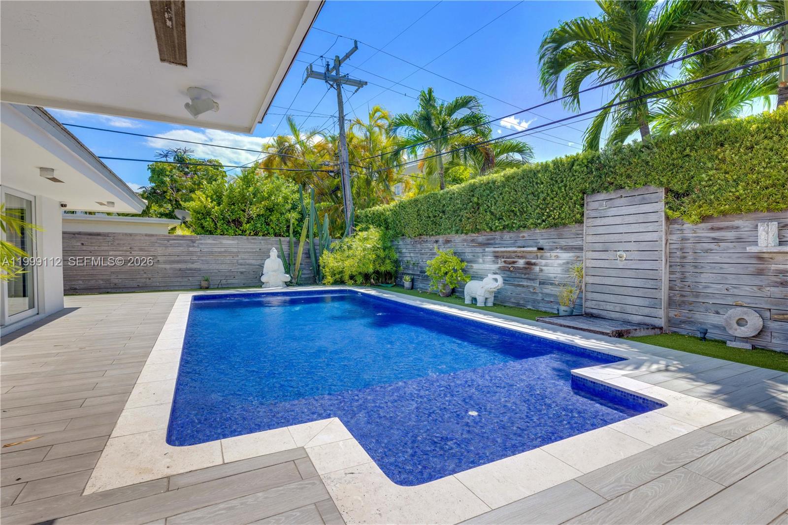 TROPICAL ISLE HOMES SUB 1 - Residential