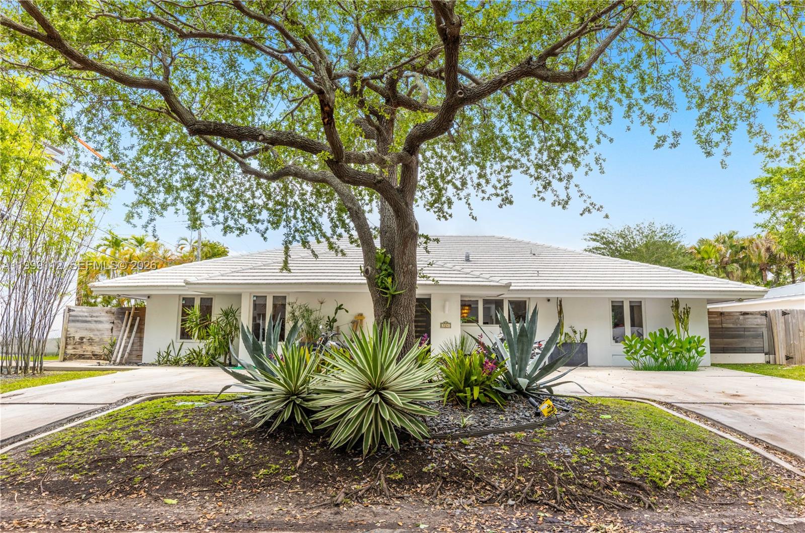 TROPICAL ISLE HOMES SUB 1 - Residential