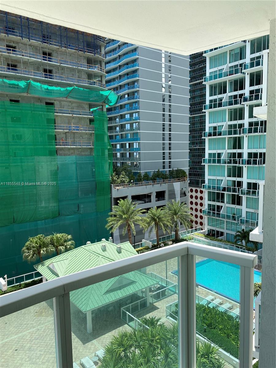31 SE 5th St 1806