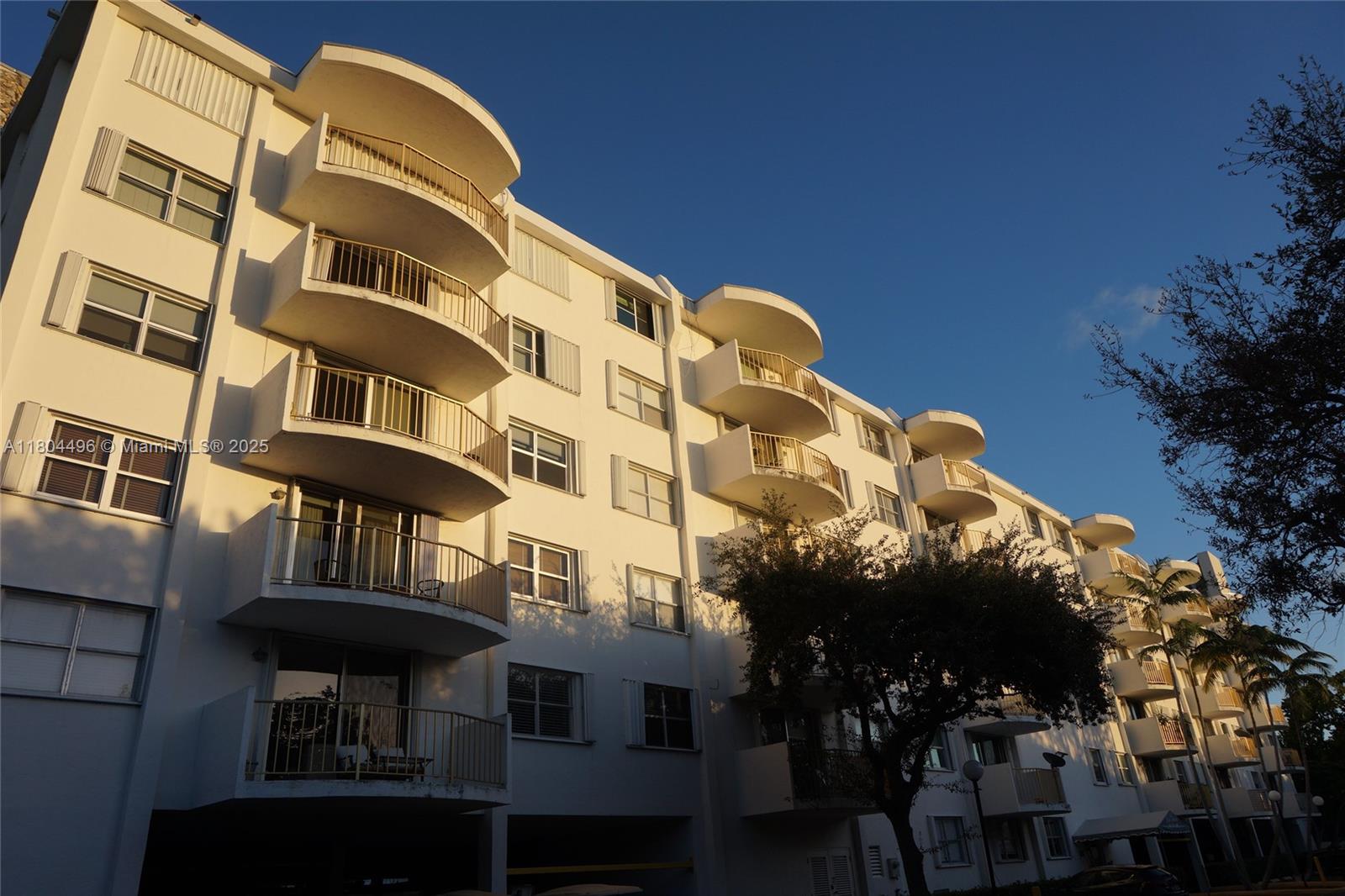 Rental Property at 210 Seaview Dr 308, Key Biscayne, Miami-Dade County, Florida - Bedrooms: 2 
Bathrooms: 2  - $5,500 MO.
