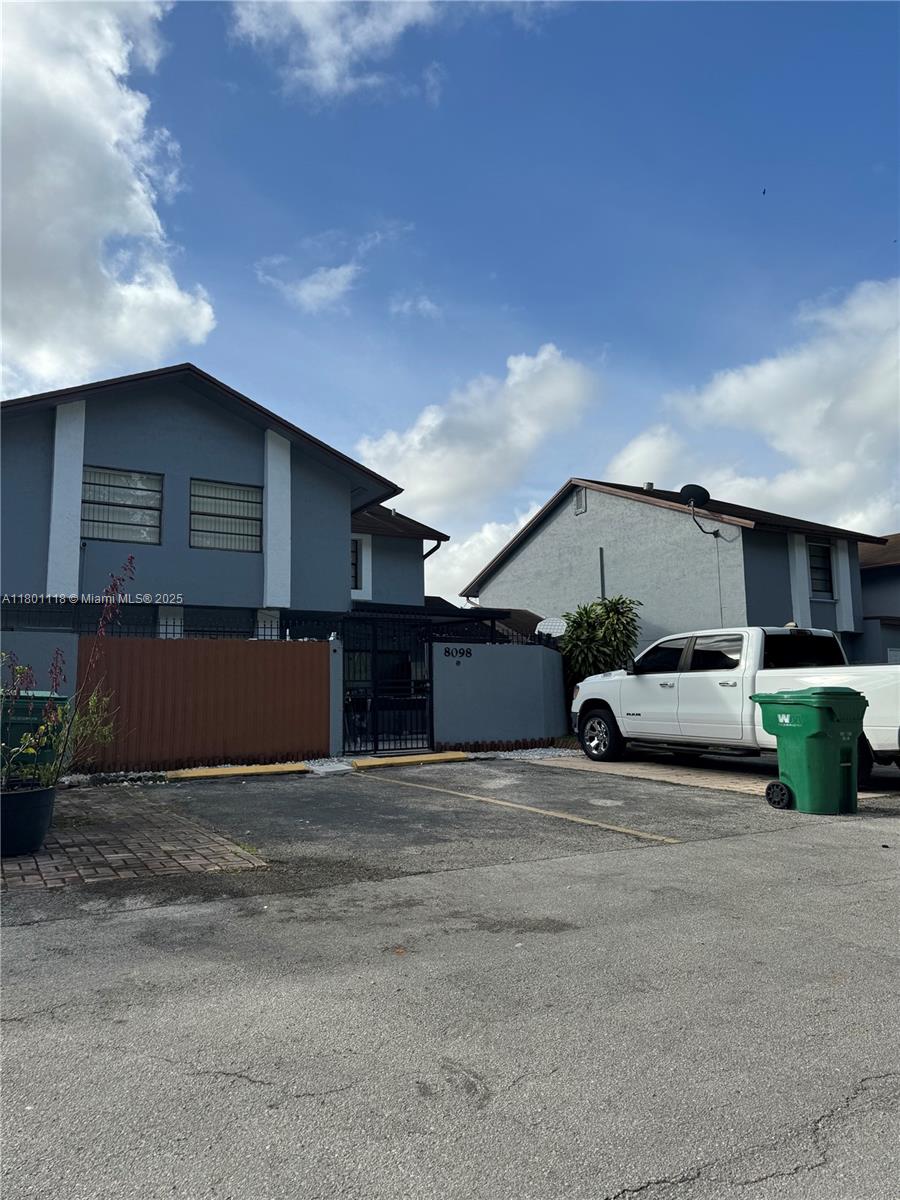 8098 NW 99th Ter