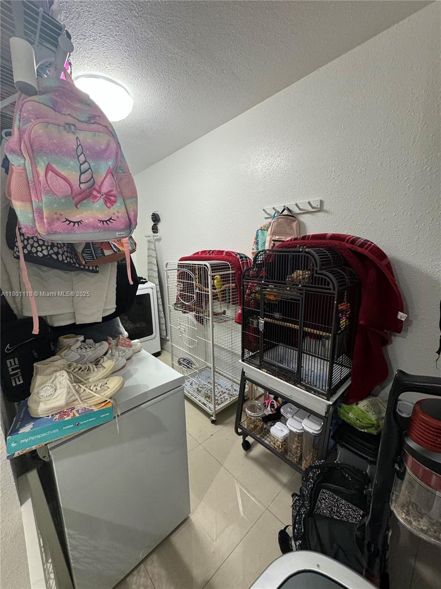8098 NW 99th Ter