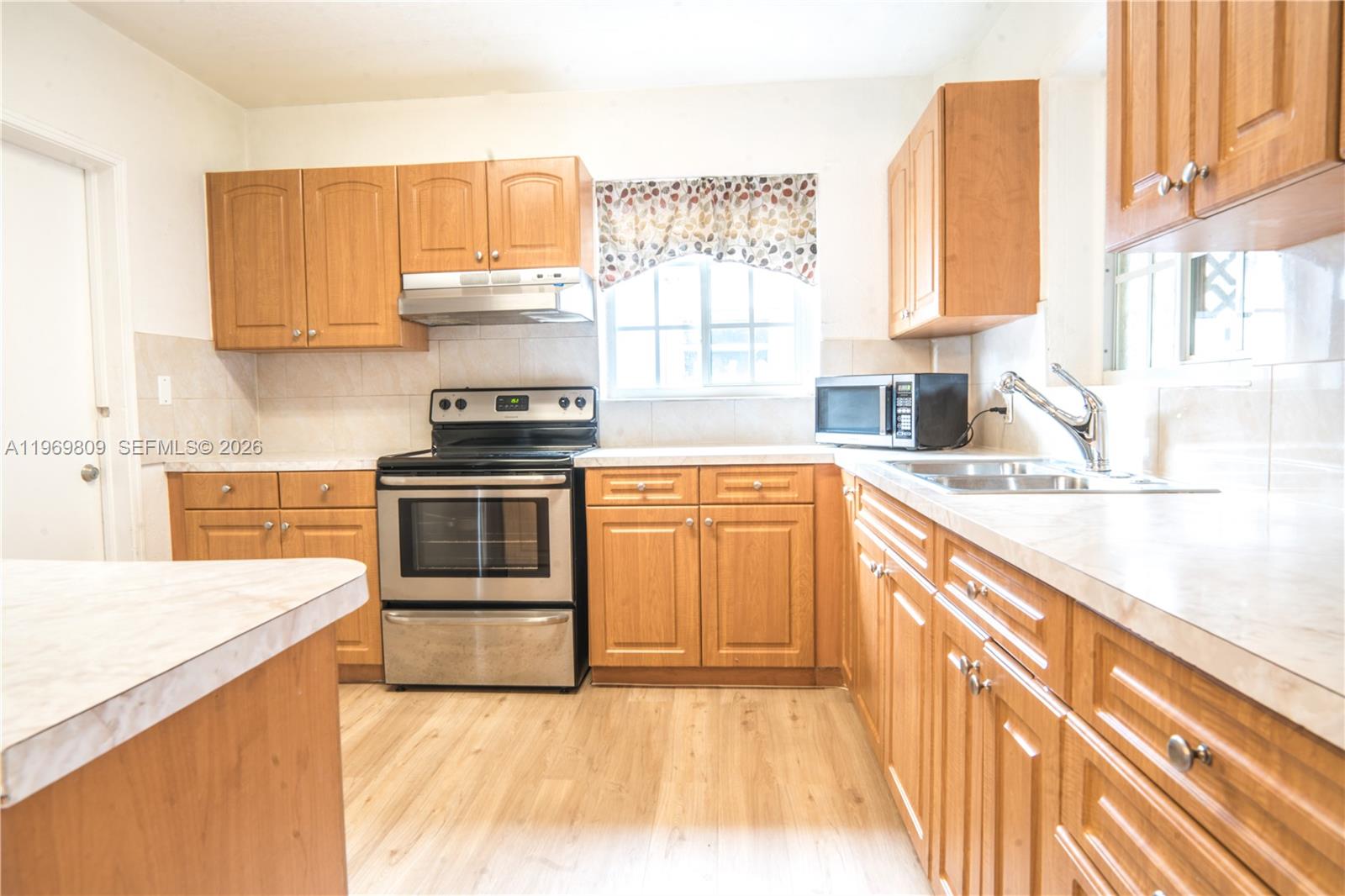 WESTERFIELD MANOR SEC 3 - Residential Lease