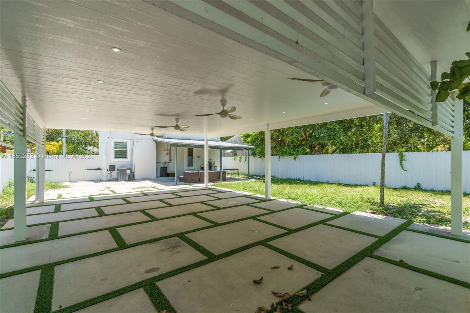 COLUMBIA PARK CORR PL - Residential