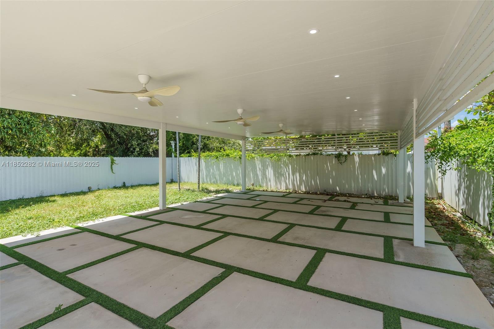 COLUMBIA PARK CORR PL - Residential