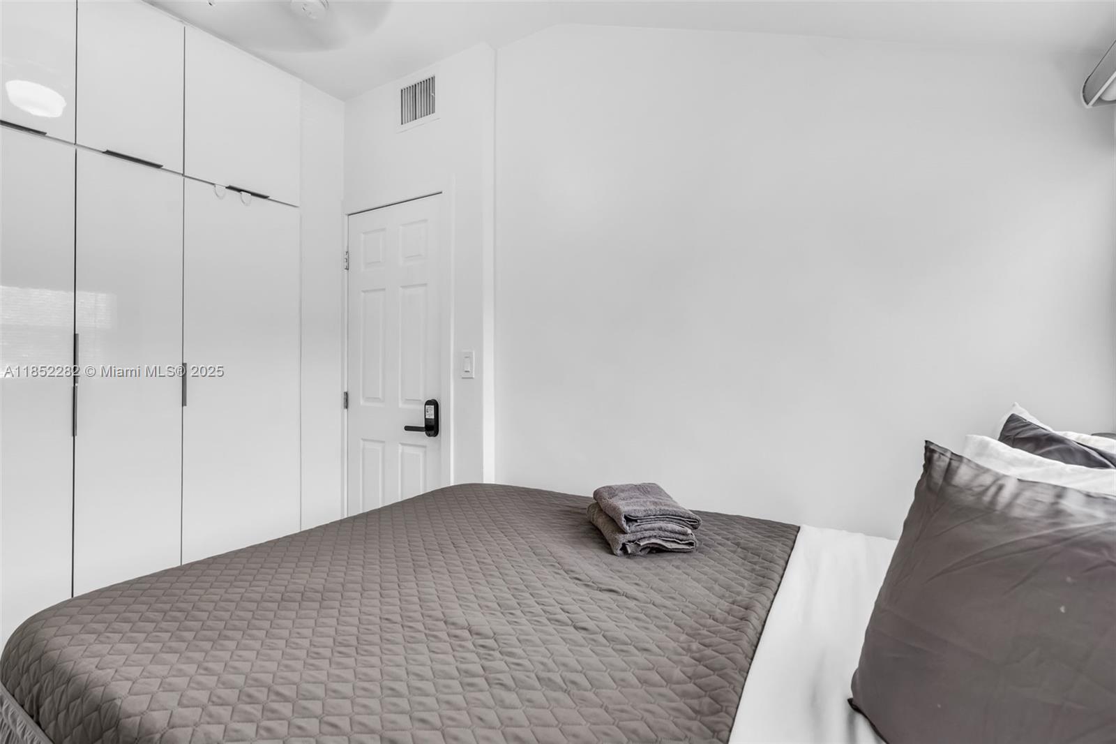 COLUMBIA PARK CORR PL - Residential