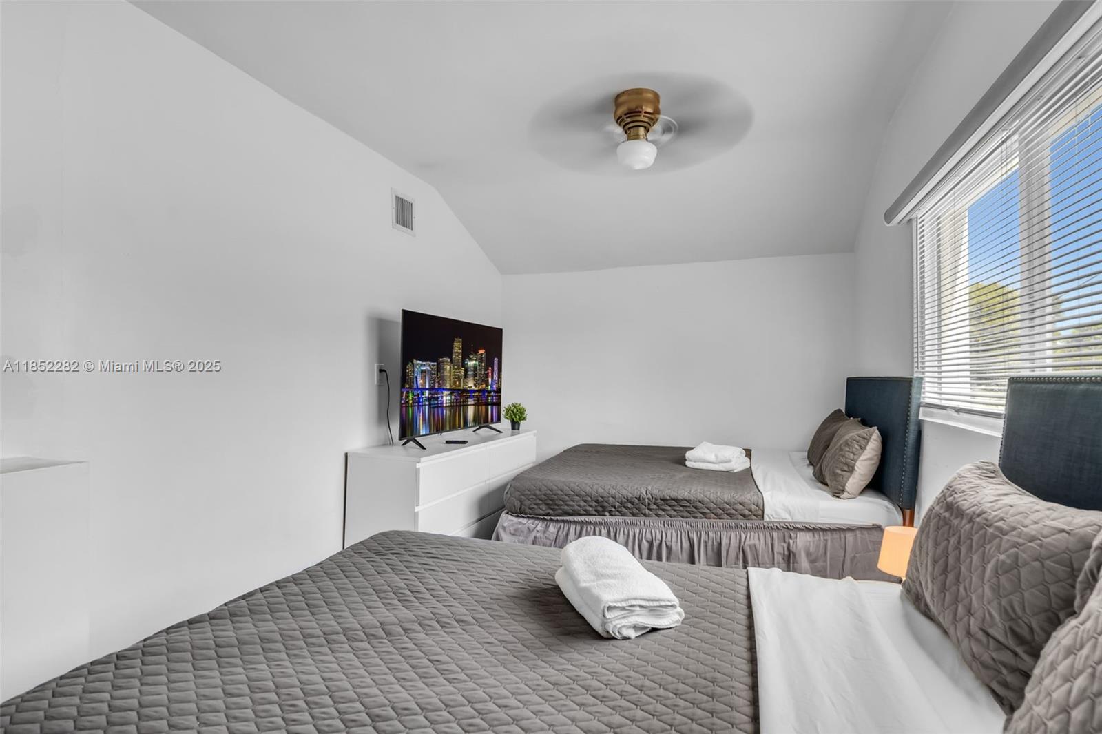 COLUMBIA PARK CORR PL - Residential