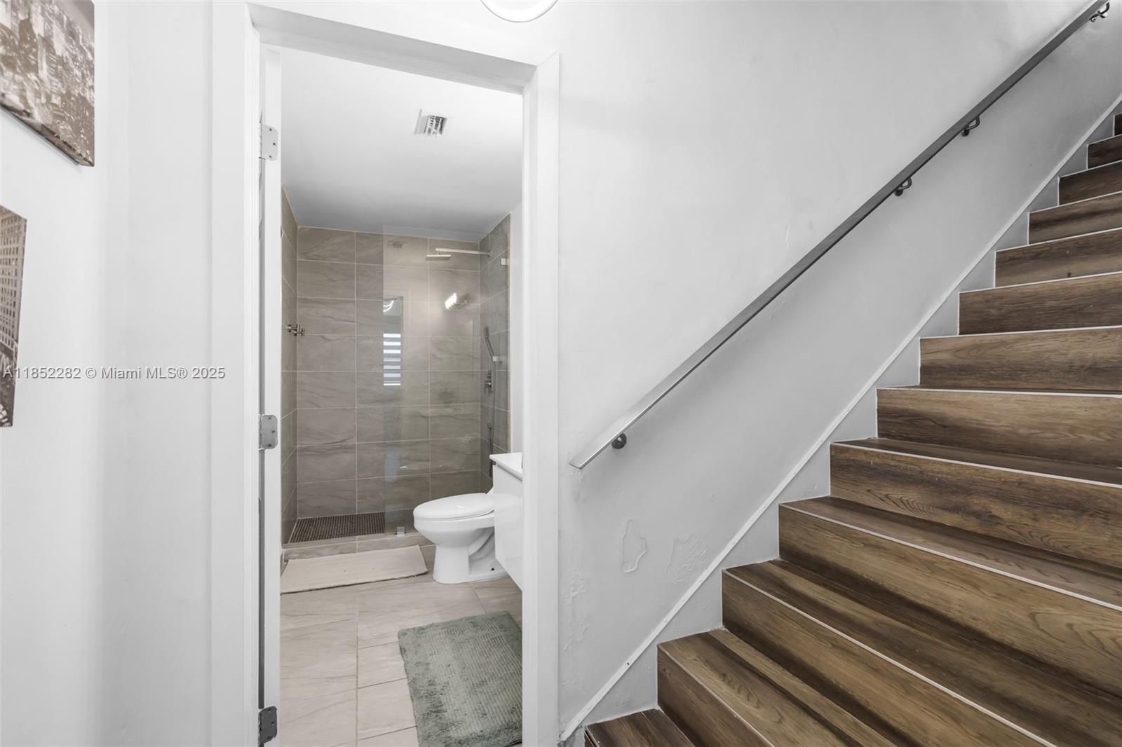 COLUMBIA PARK CORR PL - Residential