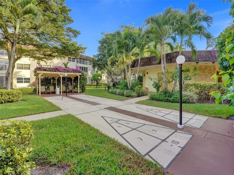 A home in Lauderdale Lakes