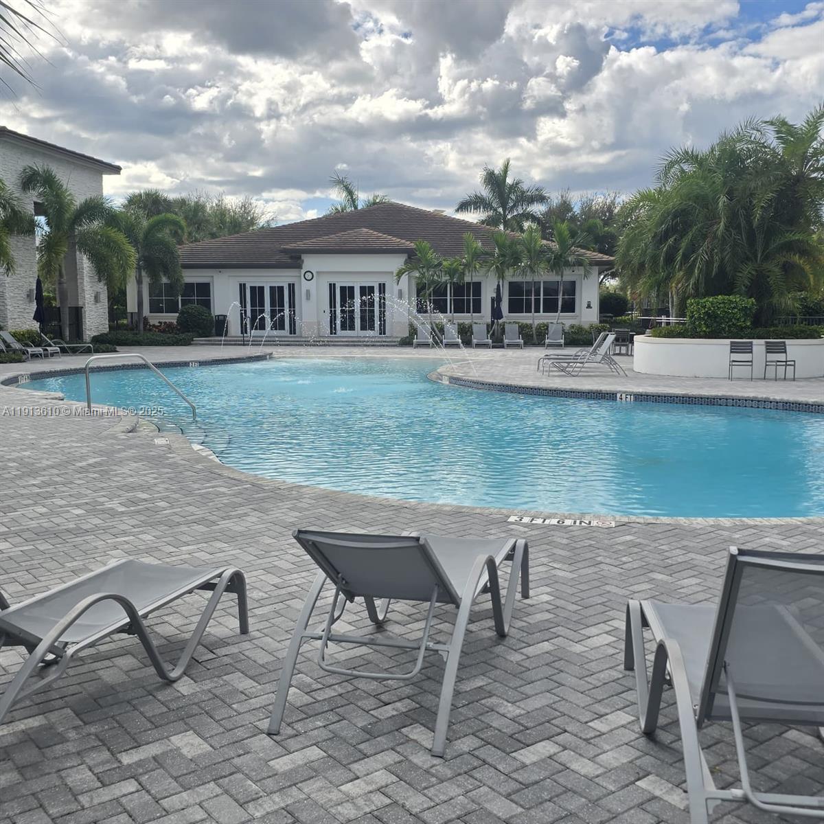 CRYSTAL LAKE 1ST SEC - Residential