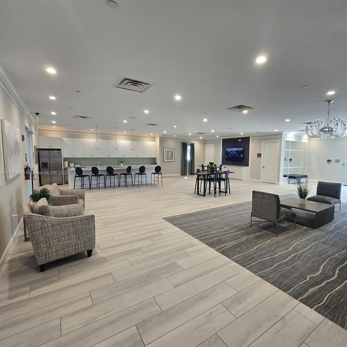 CRYSTAL LAKE 1ST SEC - Residential