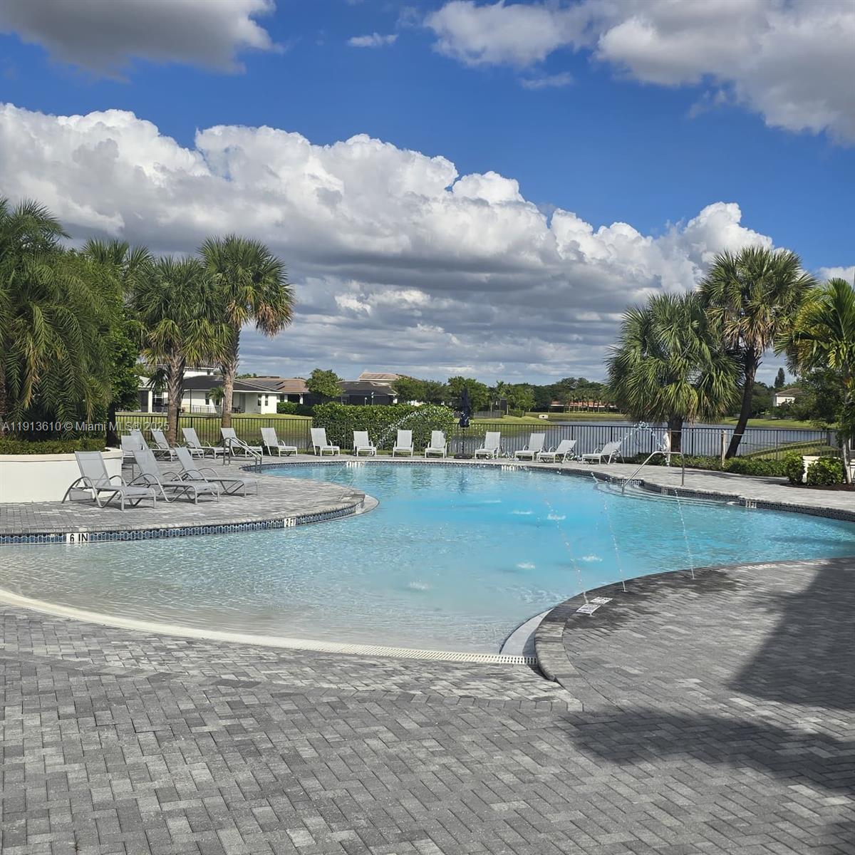 CRYSTAL LAKE 1ST SEC - Residential