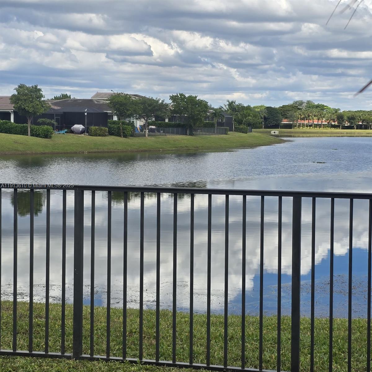 CRYSTAL LAKE 1ST SEC - Residential