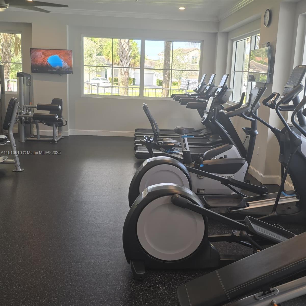 CRYSTAL LAKE 1ST SEC - Residential