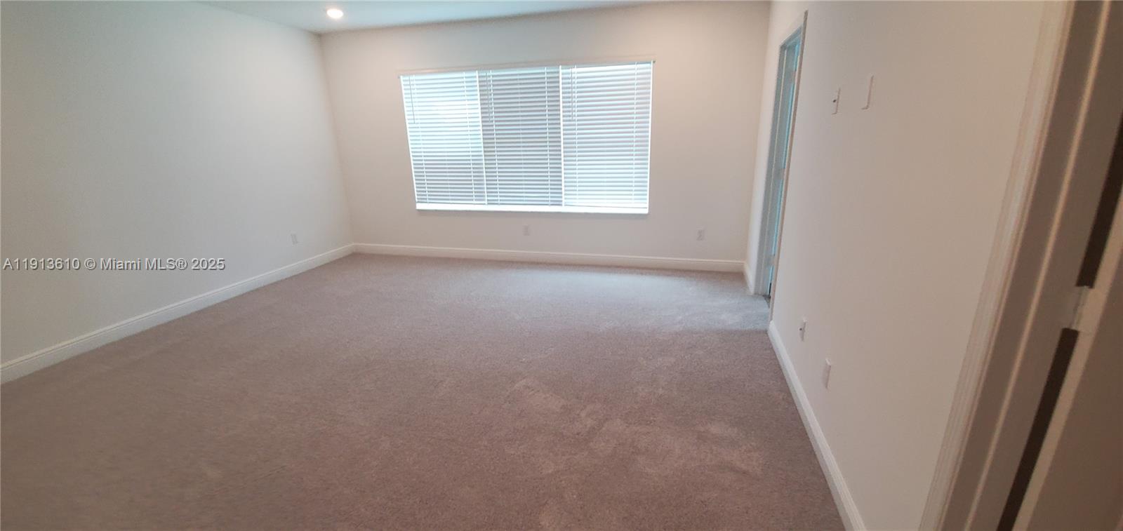 CRYSTAL LAKE 1ST SEC - Residential