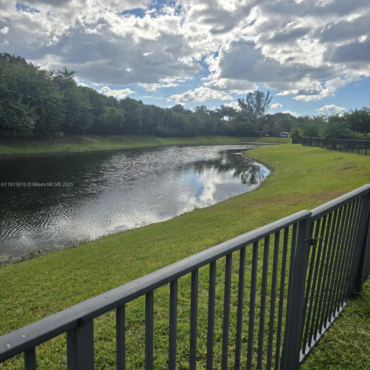 CRYSTAL LAKE 1ST SEC - Residential