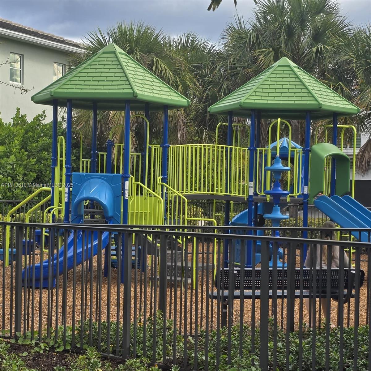 CRYSTAL LAKE 1ST SEC - Residential