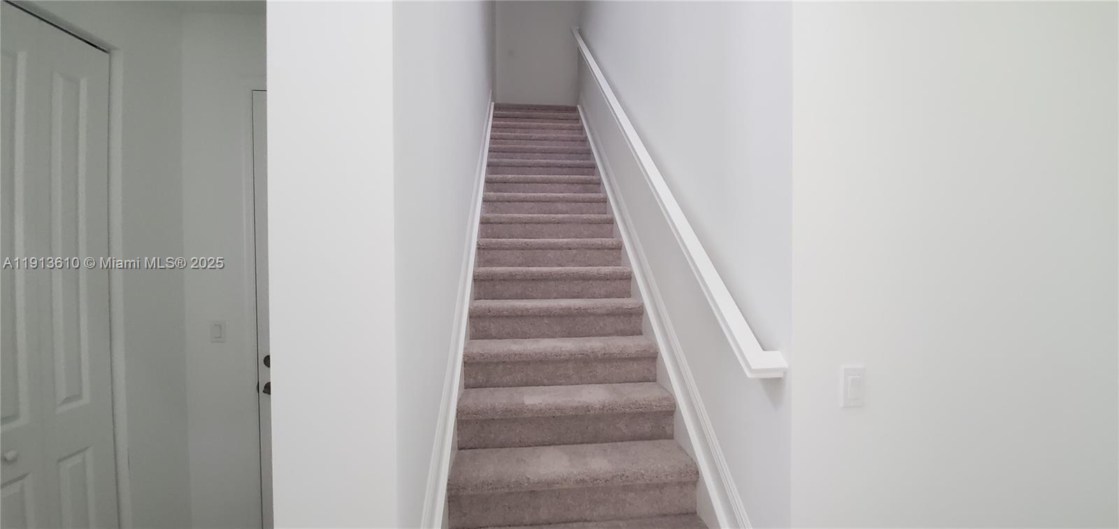 CRYSTAL LAKE 1ST SEC - Residential