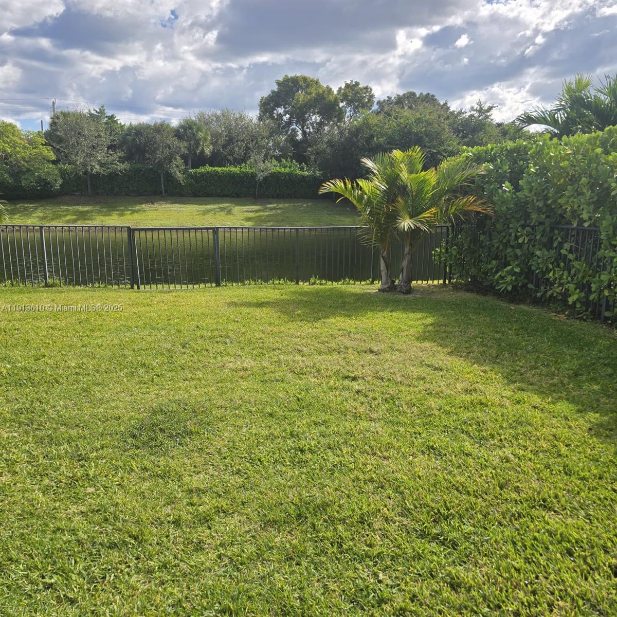 CRYSTAL LAKE 1ST SEC - Residential