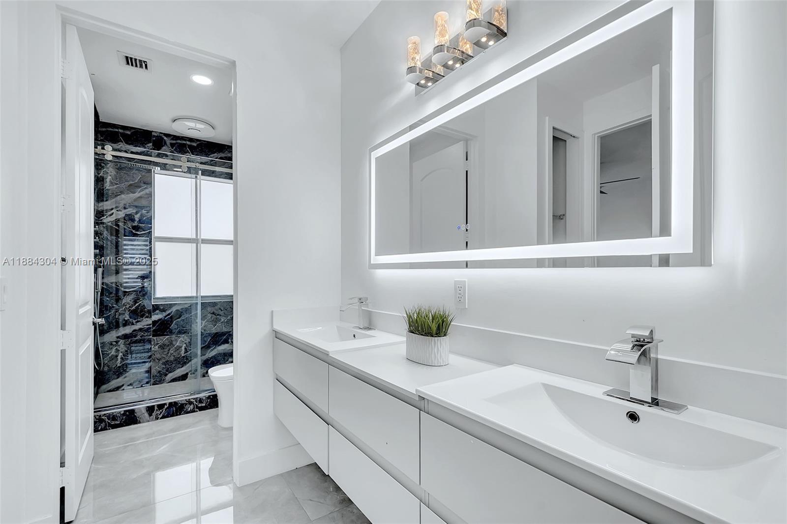 VENETIAN PARC - Residential Lease