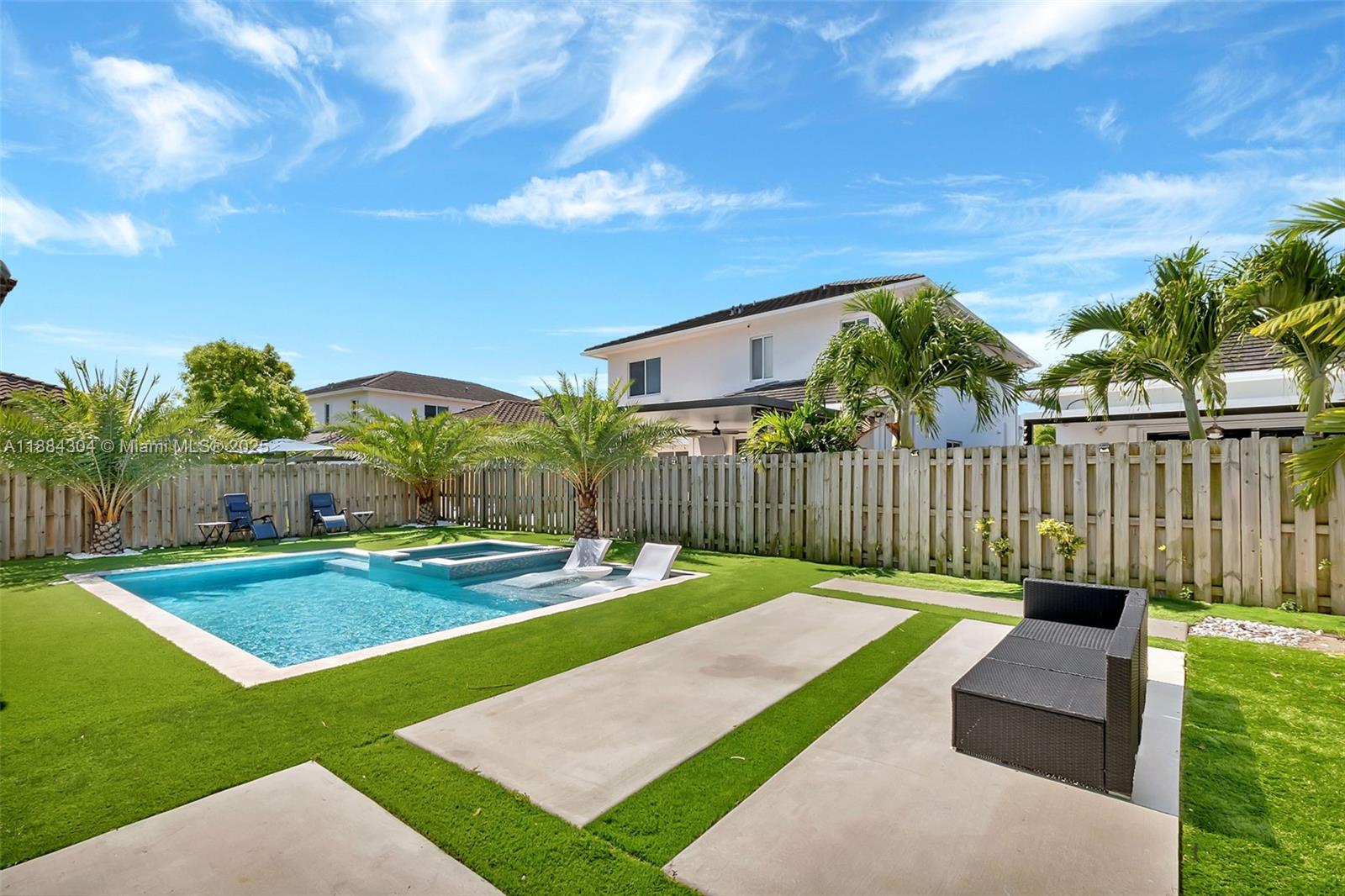 VENETIAN PARC - Residential Lease