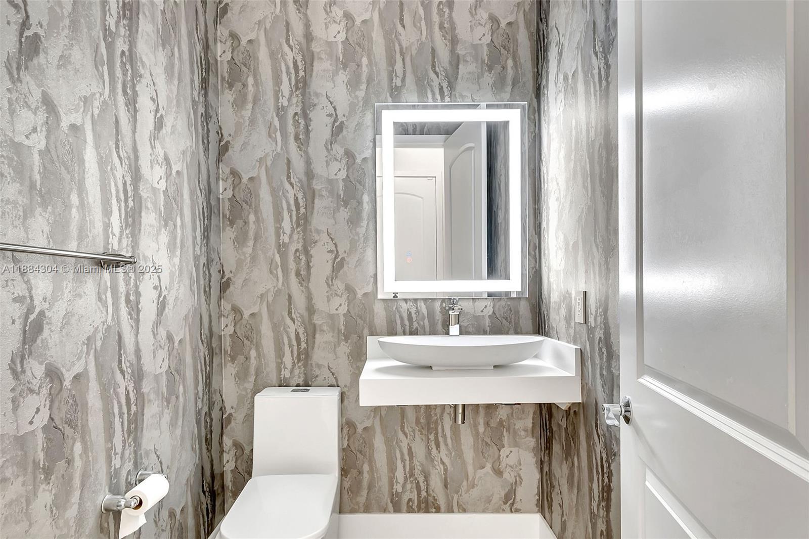 VENETIAN PARC - Residential Lease