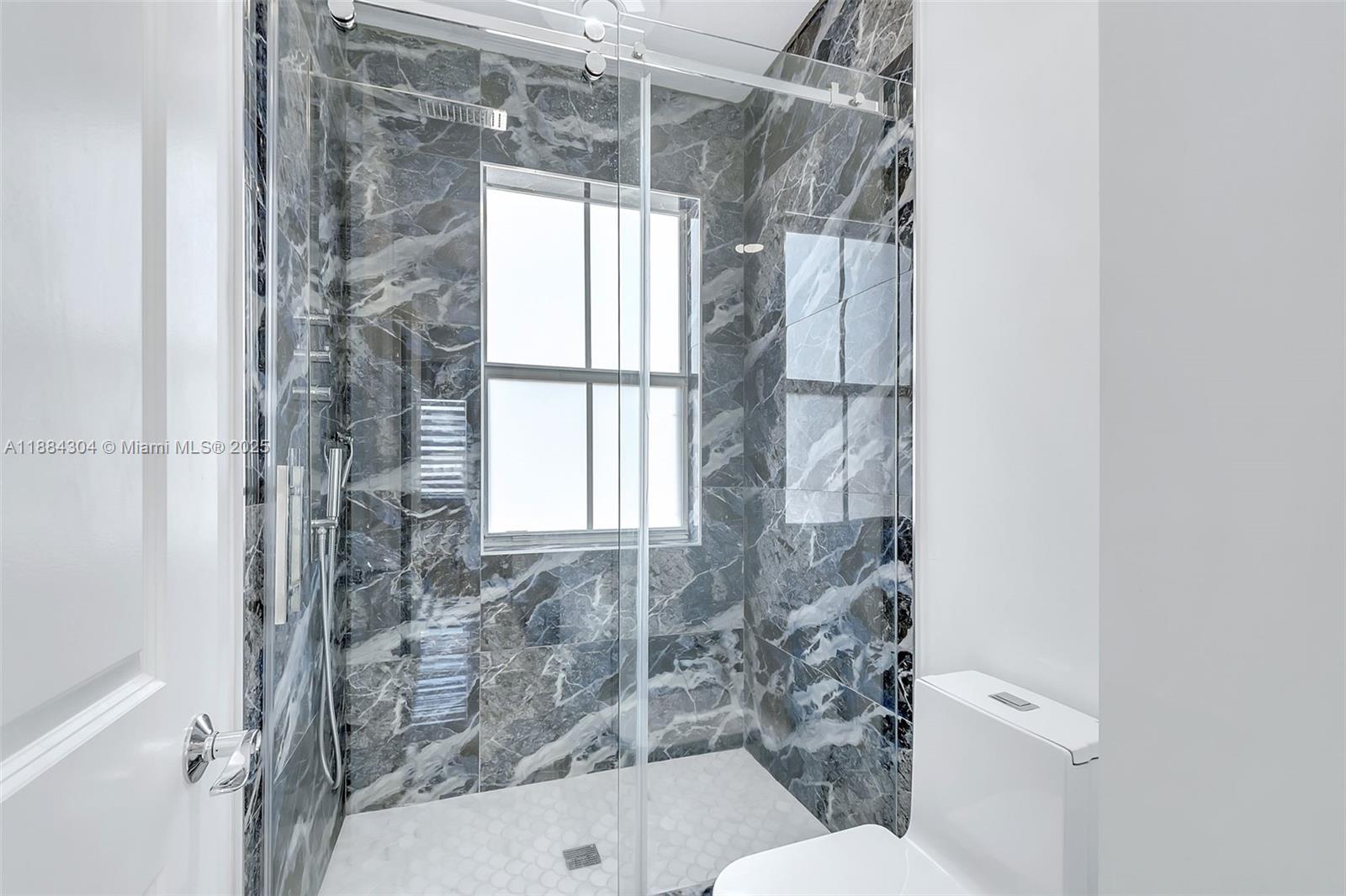 VENETIAN PARC - Residential Lease