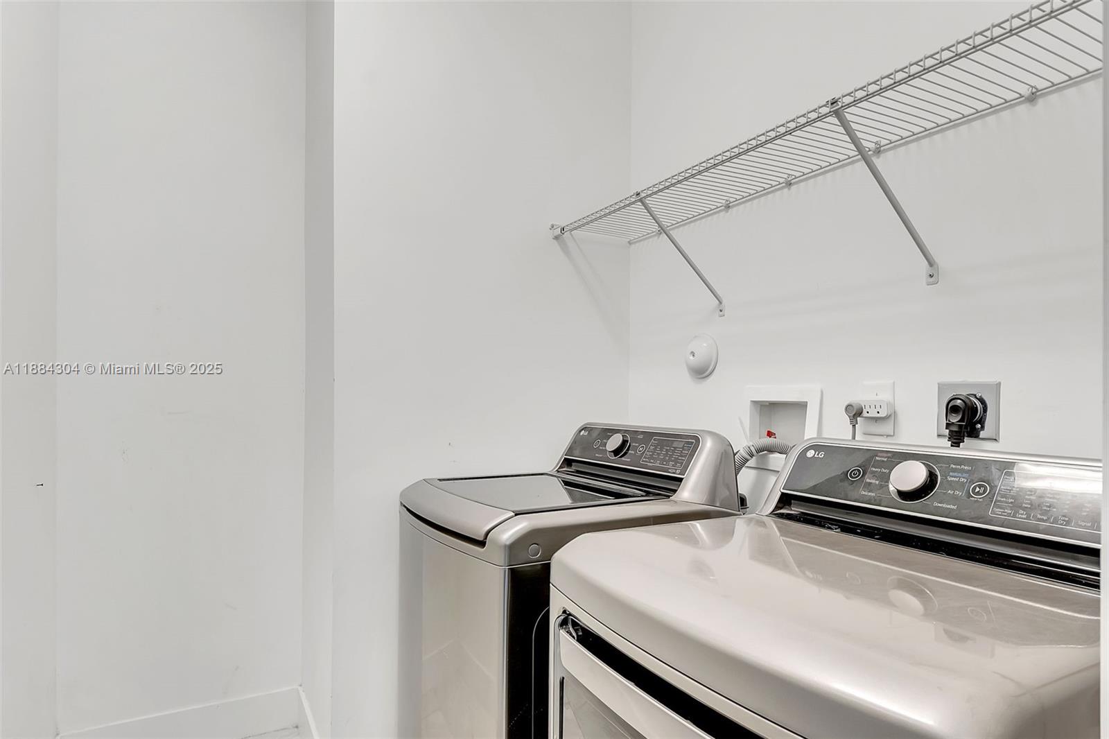 VENETIAN PARC - Residential Lease