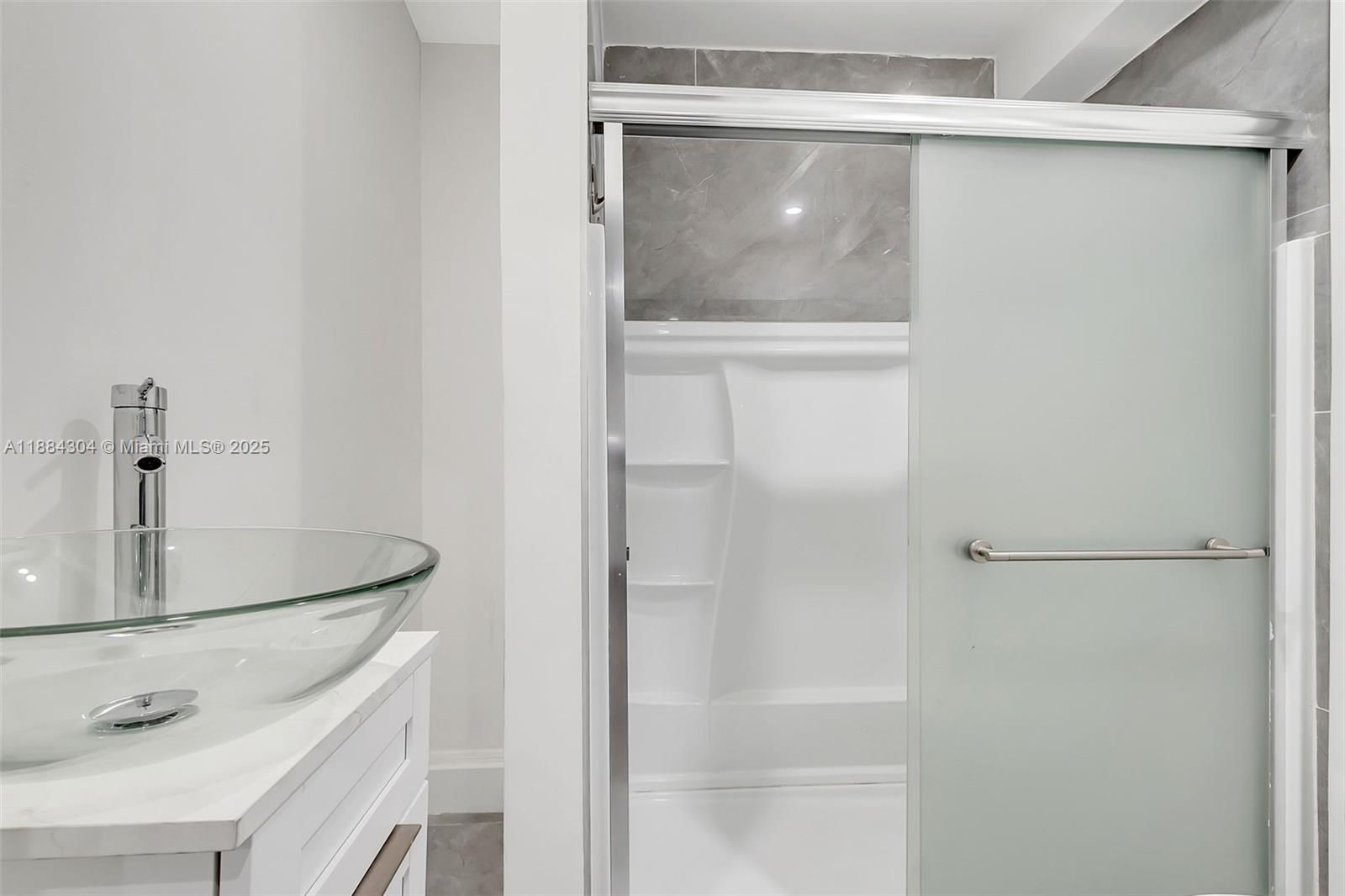 VENETIAN PARC - Residential Lease