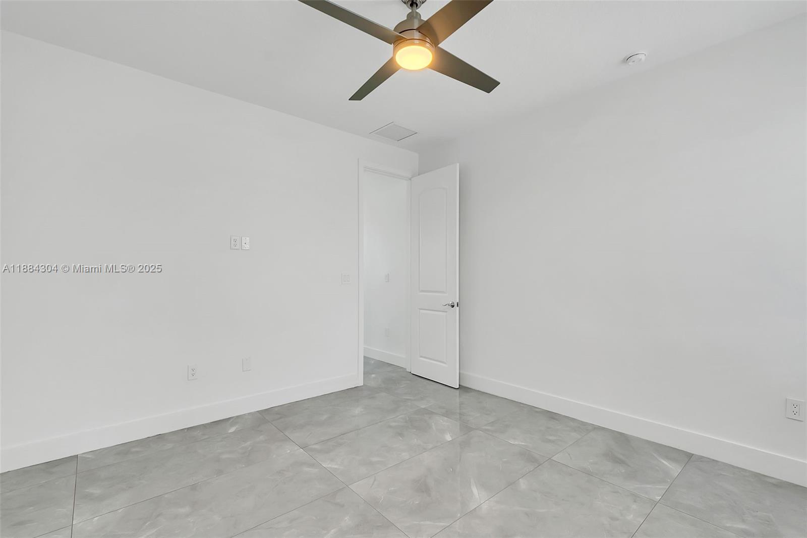 VENETIAN PARC - Residential Lease