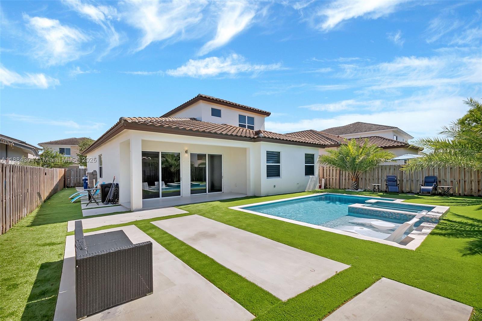 VENETIAN PARC - Residential Lease