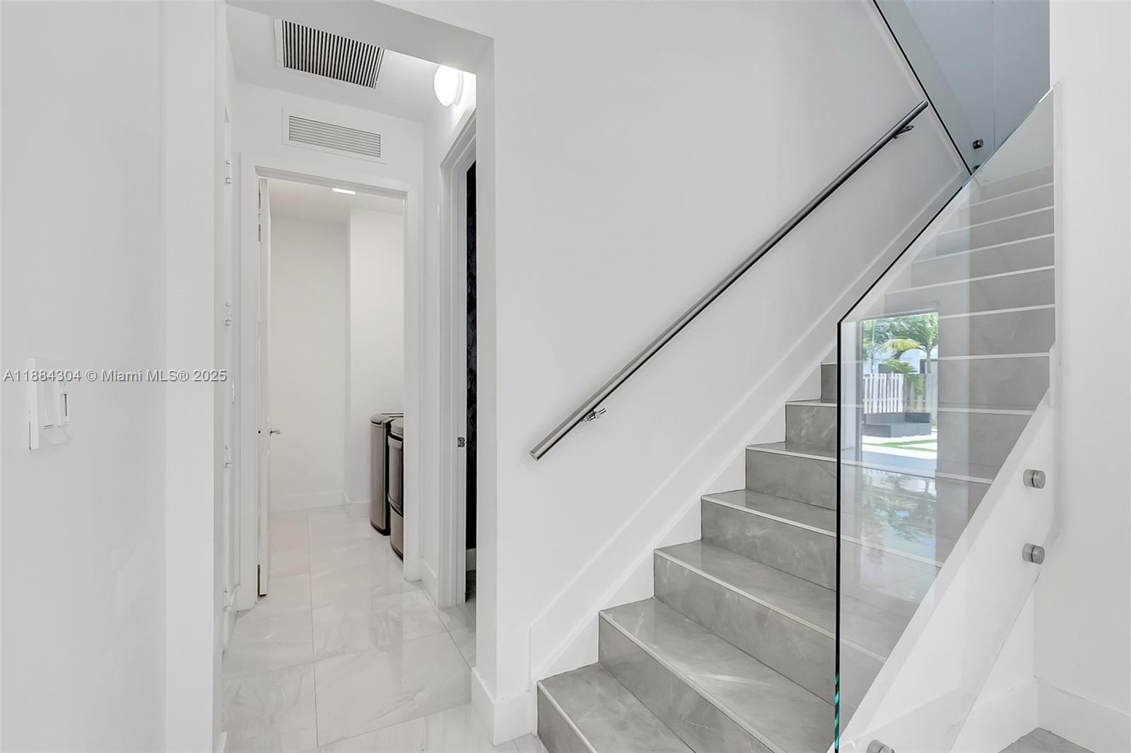 VENETIAN PARC - Residential Lease