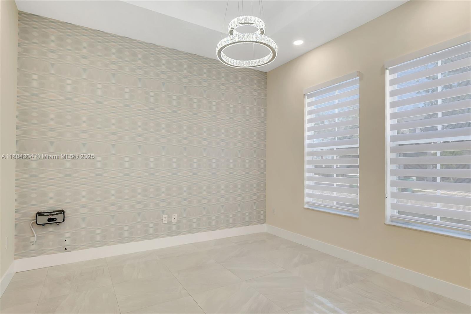 VENETIAN PARC - Residential Lease