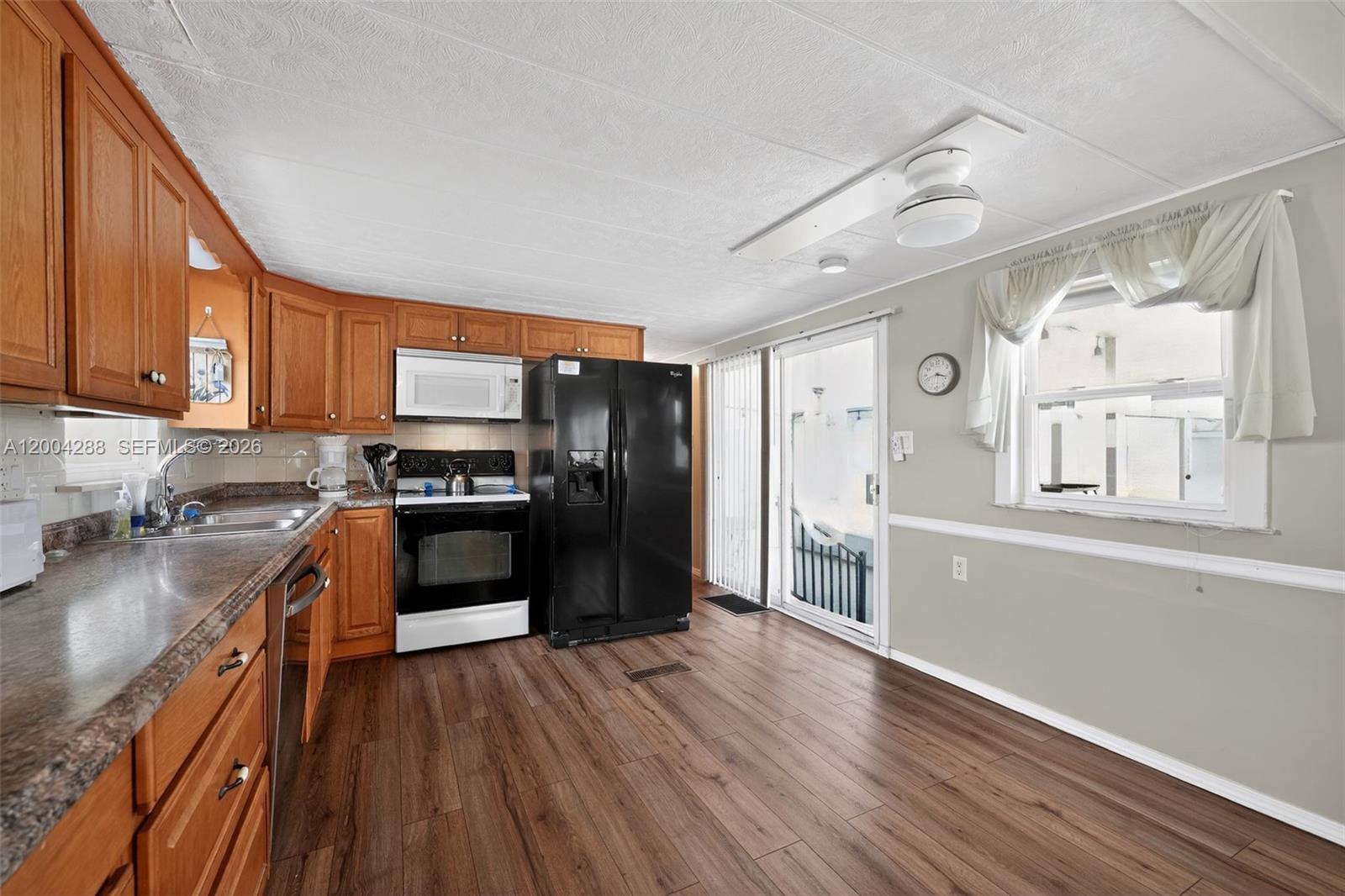 LAKE REGION MOBILE HOME VI - Residential