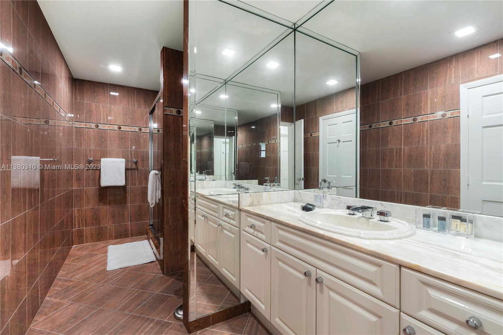 GOLDEN ISLES SEC A REV PL - Residential