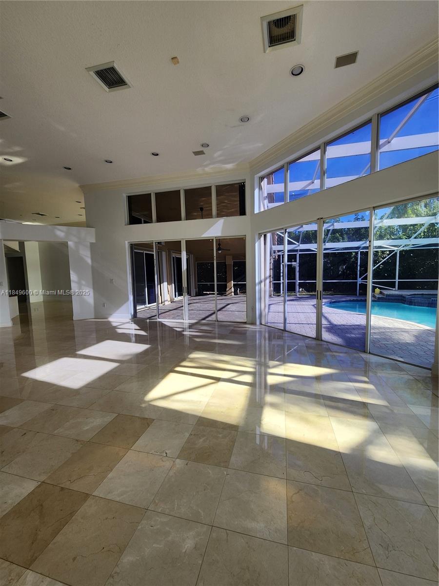 HOLLYWOOD LAKES COUNTRY C - Residential Lease