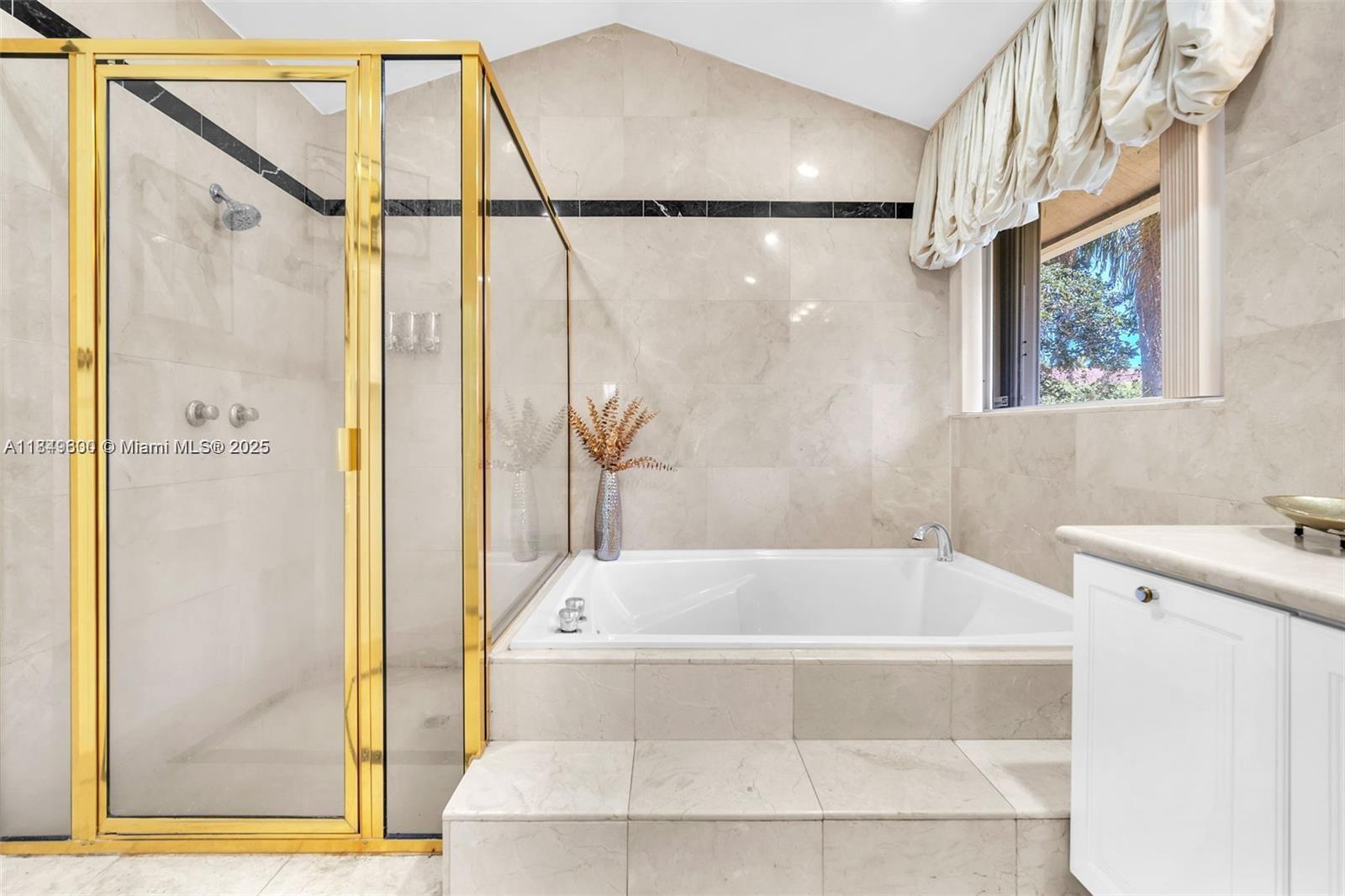 HOLLYWOOD LAKES COUNTRY C - Residential Lease