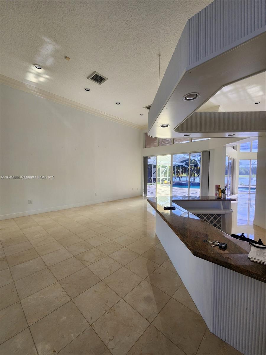 HOLLYWOOD LAKES COUNTRY C - Residential Lease